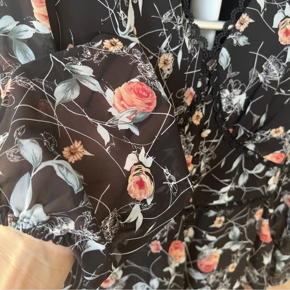 CHICWISH Women's V-Neck Floral Puff Sleeve
High Waisted Chiffon Romper Size S - Picture 7 of 16